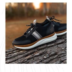 OTBT Women's Sneaker - Black and Gray